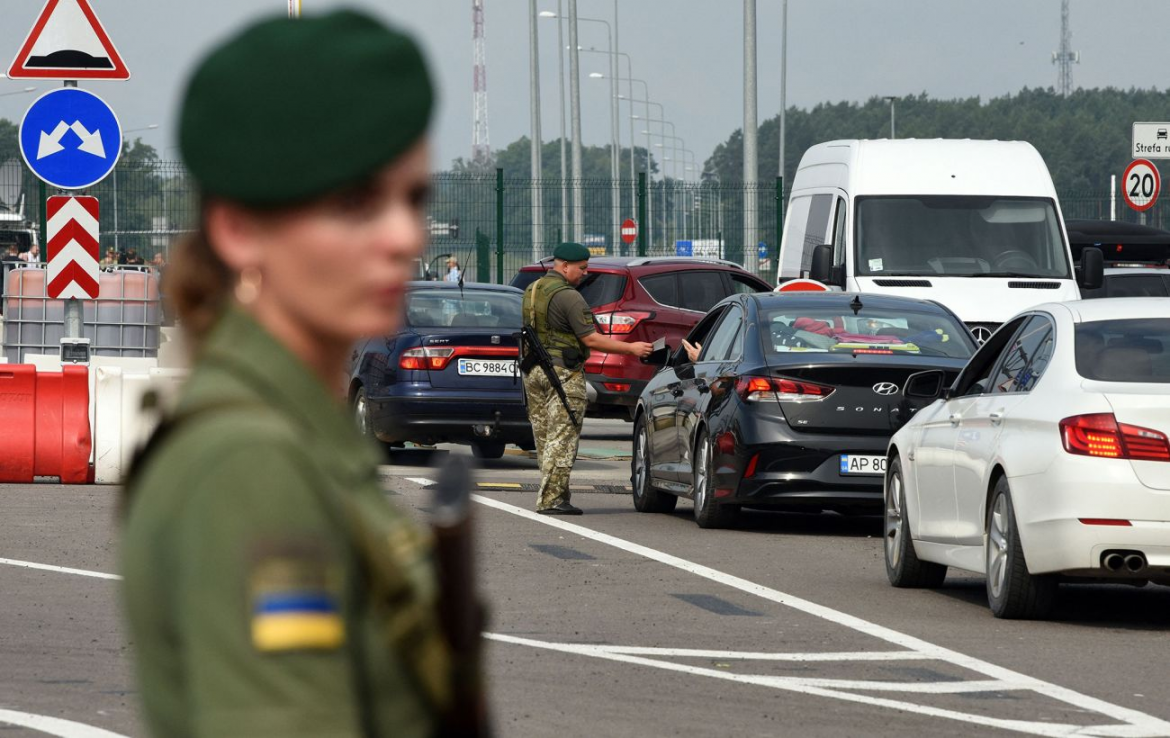 Оперативна інформація про черги на кордоні України з Польщею, Словаччиною, Угорщиною та Румунією станом на 22.12.2025. Перелік пунктів пропуску та кількість авто.
