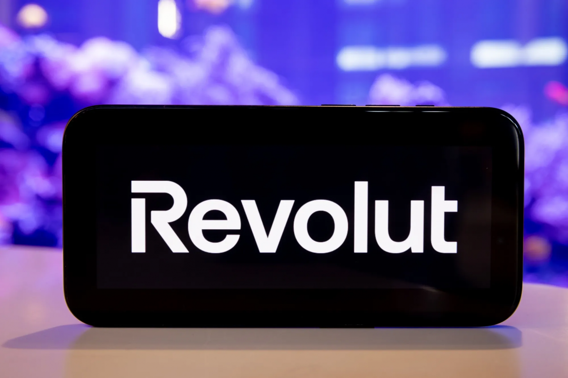Revolut зупиняє роботу з клієнтами в Україні через вимоги законодавства та дає 60 днів на виведення коштів з рахунків.