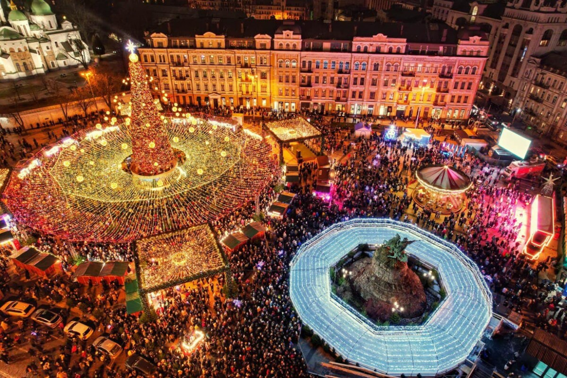 Де святкувати Новий рік 2026 в Києві: ресторани, клуби, готелі, вечірки, програми та ціни на квитки, контакти для бронювання в центрі столиці.