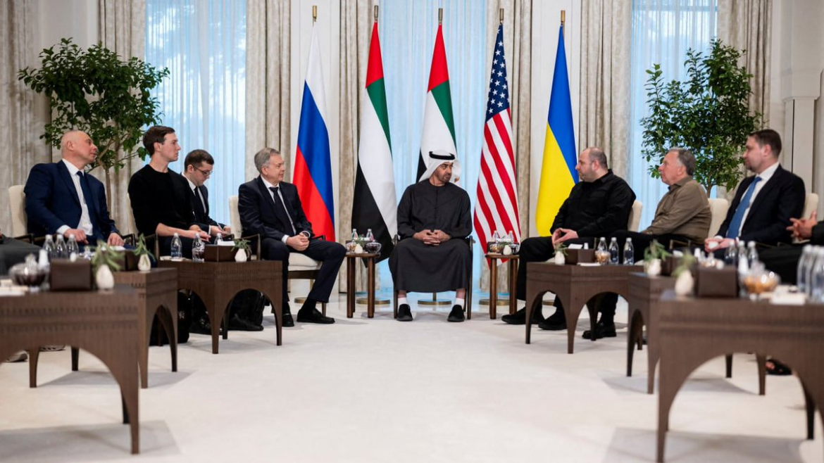 Перший раунд тристоронніх переговорів США, України та Росії в Абу-Дабі завершився. Сторони взяли паузу та домовилися продовжити діалог наступного дня.