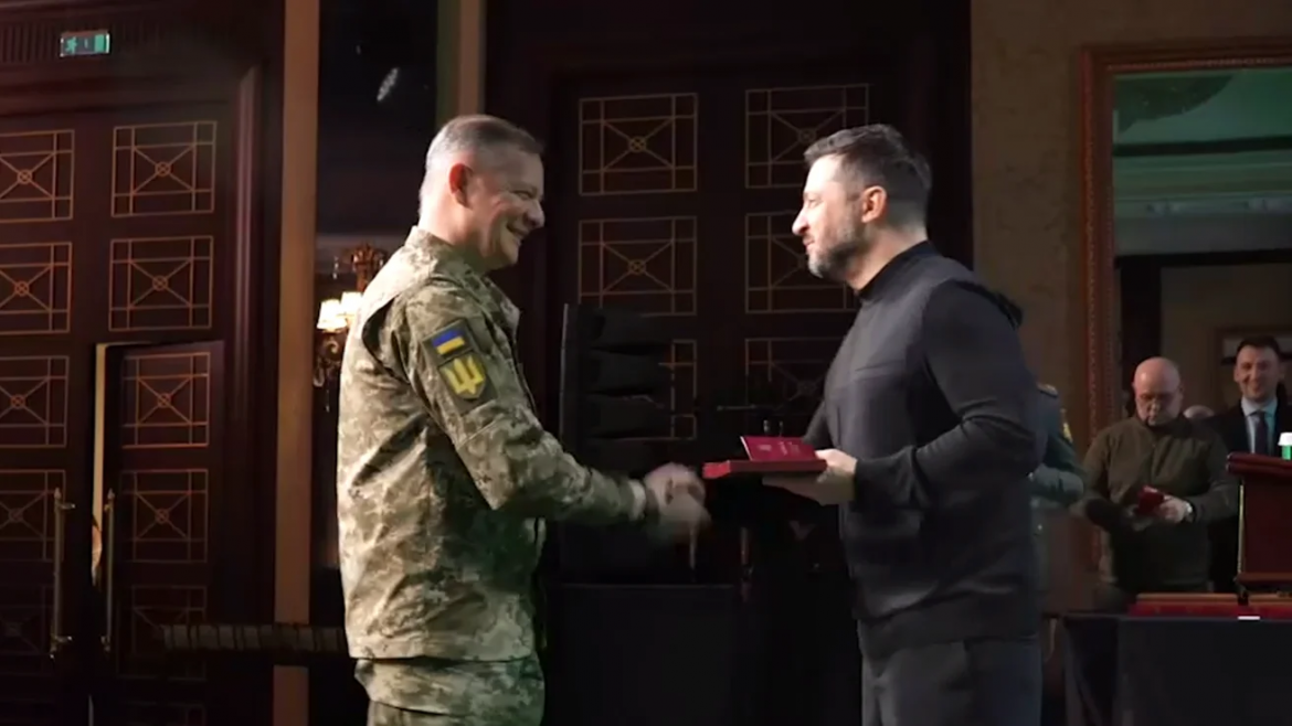 Президент Зеленський нагородив Олега Ляшка орденом, а командирів бригад «Рарог» і «Ахіллес» — званням Героїв України, повідомляє FBC.net.ua.