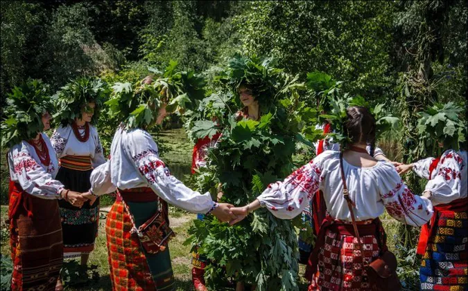 Коли Трійця 2026 в Україні: точна дата святкування, давні обряди та суворі заборони дня
