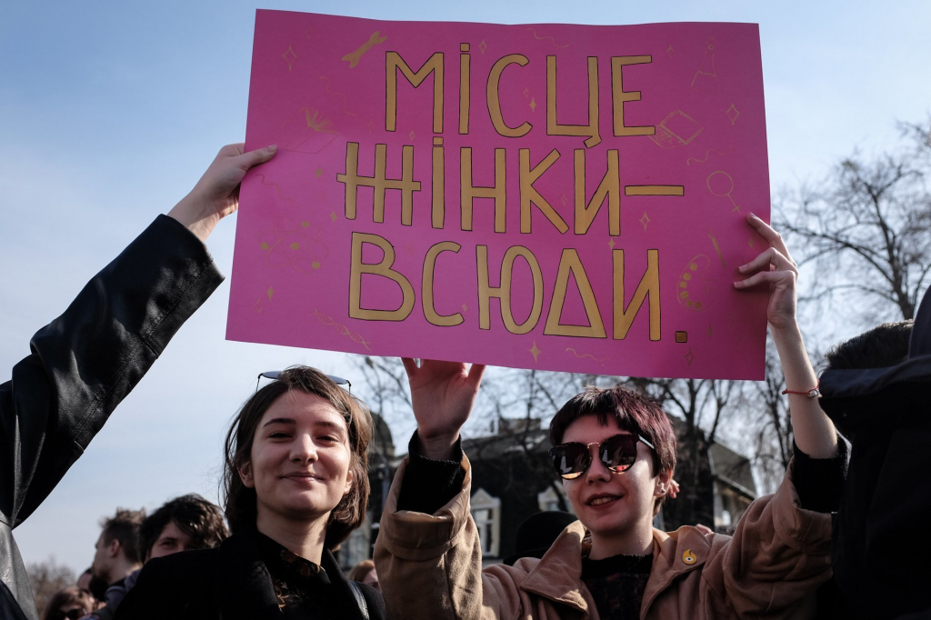 8 березня - не свято весни: історичні факти Міжнародного жіночого дня, які руйнують міф про тюльпани та ніжність