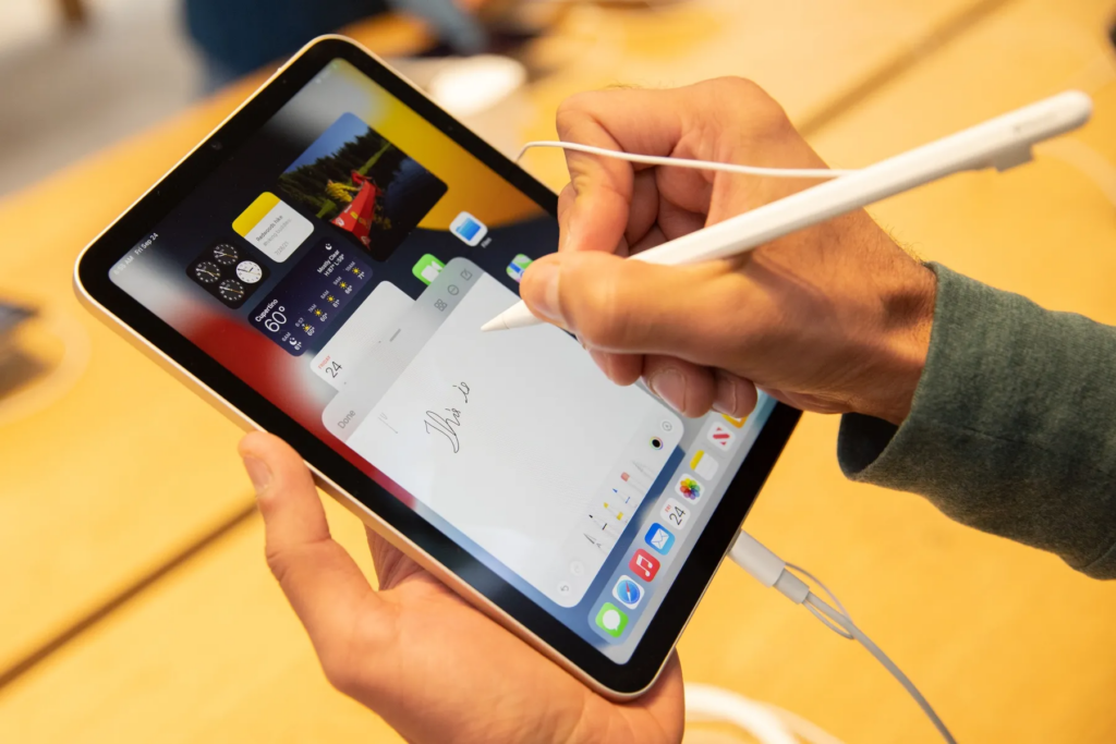 Складаний iPhone від Apple може вийти у 2026 році: дисплей як у iPad mini та ціна близько $2000