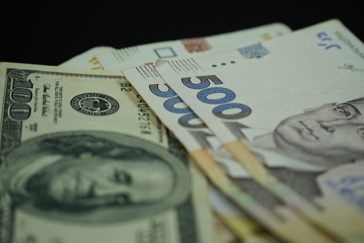 Нацбанк України встановив курс долара, євро та польського злотого на 20 березня 2026 року: долар зростає, євро і злотий трохи дешевшають.