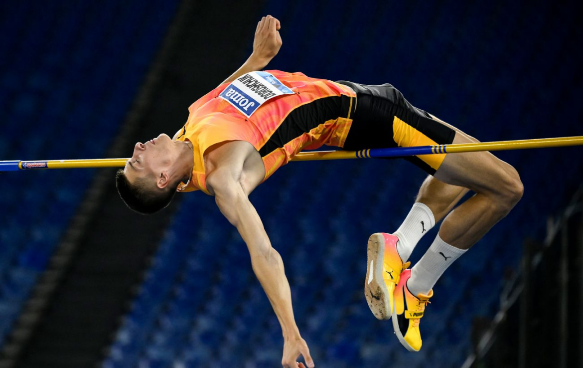 Олег Дорощук став чемпіоном світу у приміщенні зі стрибків у висоту 2026: результат 2,30 м, деталі перемоги та медальний залік України.