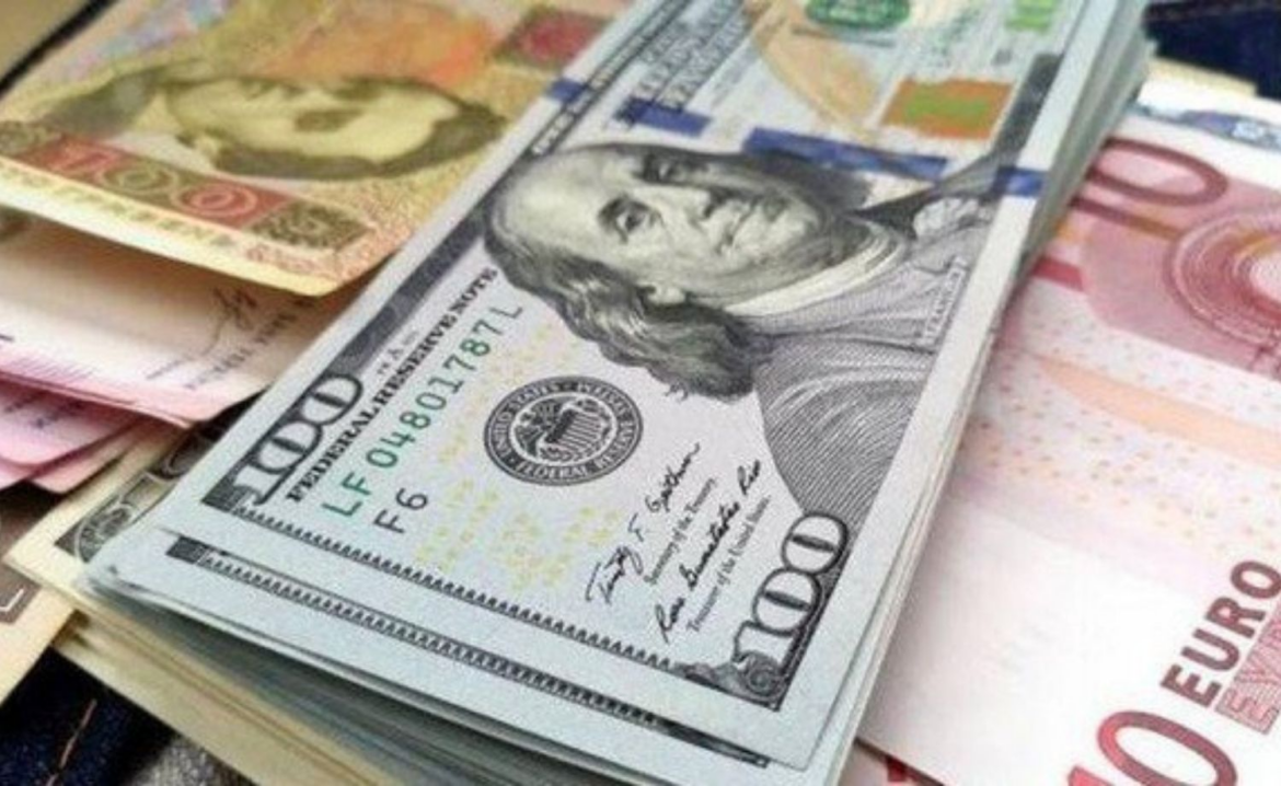 Курс валют на 23 березня 2026: долар знизився до 43,82 грн, євро зріс до 50,67 грн, злотий — до 11,85 грн. Дані НБУ та коментарі економістів.