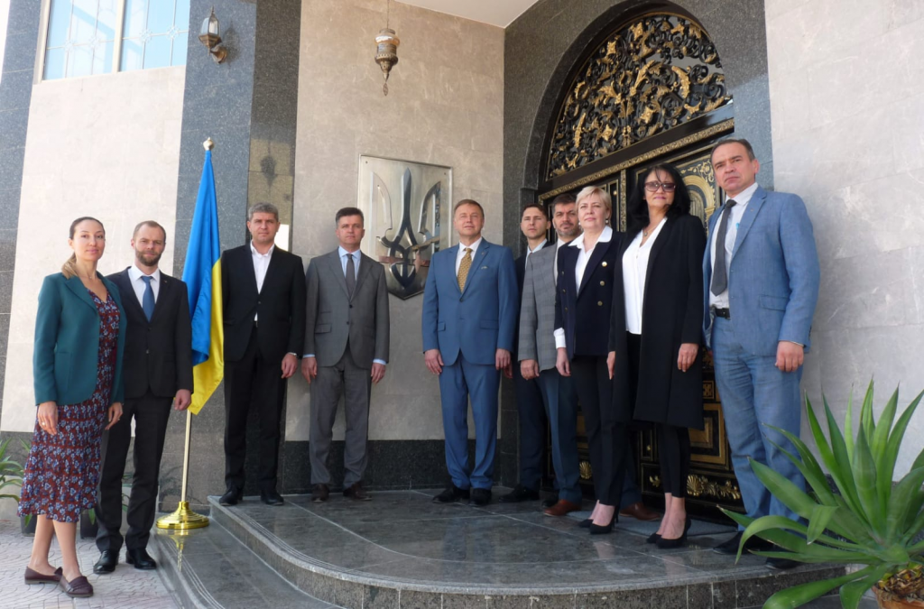 Що робити українцям у Катарі 2026: куди звертатись та як повернутись в Україну через ескалацію Ірану — контакти посольства та алгоритм виїзду