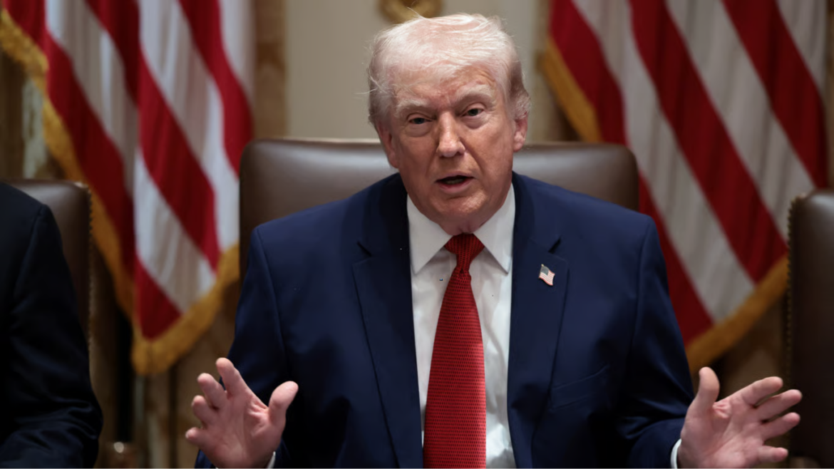 Дональд Трамп ініціює обговорення перейменування Ормузької протоки. Дізнайтеся подробиці його виступу в Майамі, варіанти назв та реакцію міжнародної спільноти.