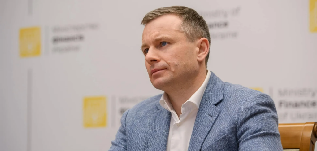 Кабмін відмовився від великого податкового законопроекту: що чекає на посилки та ФОП 2026
