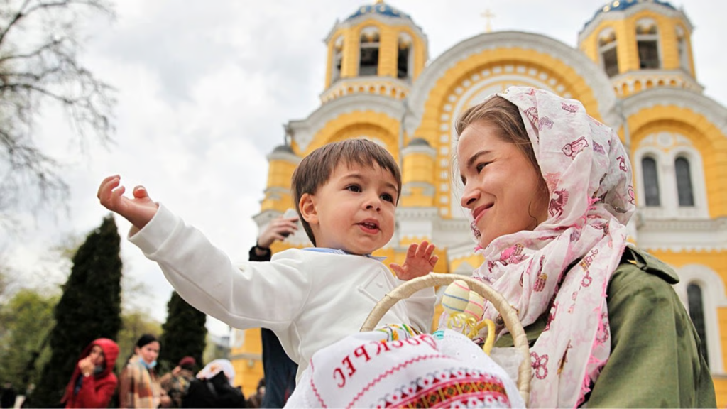 Де освятити паску у Дніпрі на Великдень 2026: адреси храмів, розклад богослужінь та заходи безпеки
