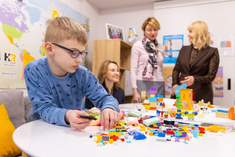 Де в Києві з’явилися нові дитячі кімнати від Епіцентру та LEGO: адреси районів