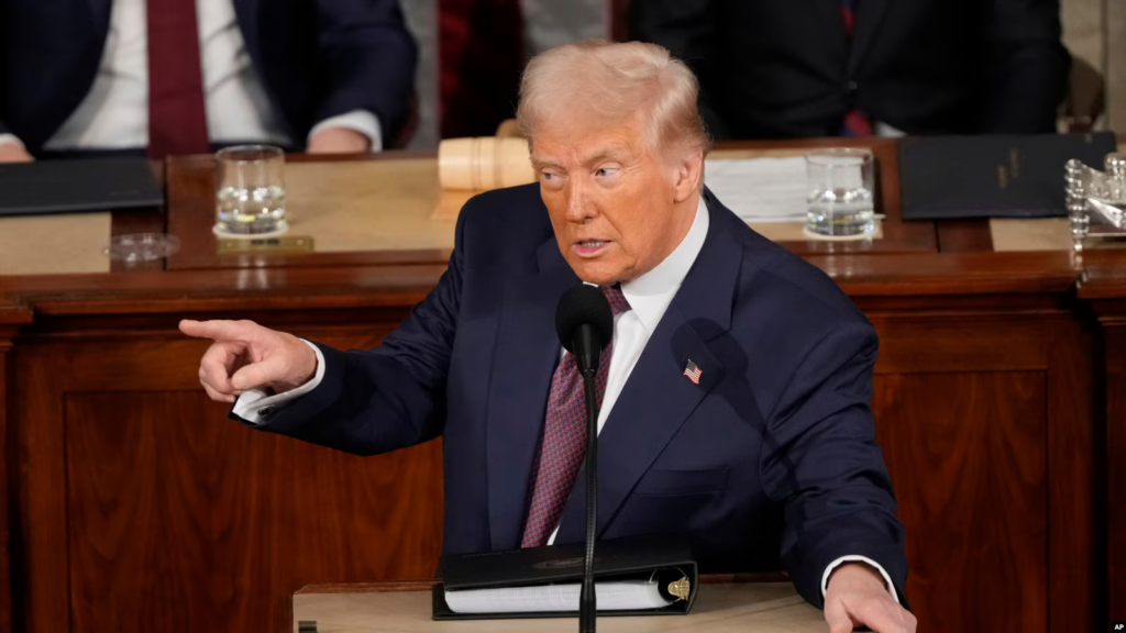 Дональд Трамп офіційно продовжив заборону російському флоту заходити в порти США