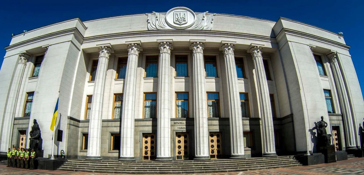 Кримінальна відповідальність за прояви українофобії запроваджується в Україні. Аналіз законопроєкту, штрафи, наслідки для громадян та захист національної ідентичності.