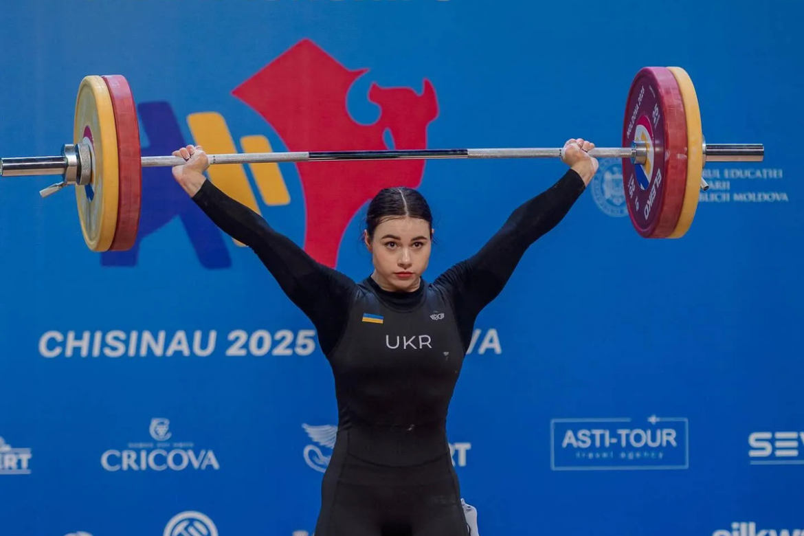 Ірина Домбровська на чемпіонаті Європи-2026 продемонструвала результат 243 кг. Подробиці виступу української атлетки, статистика медалей та деталі змагань у Грузії.