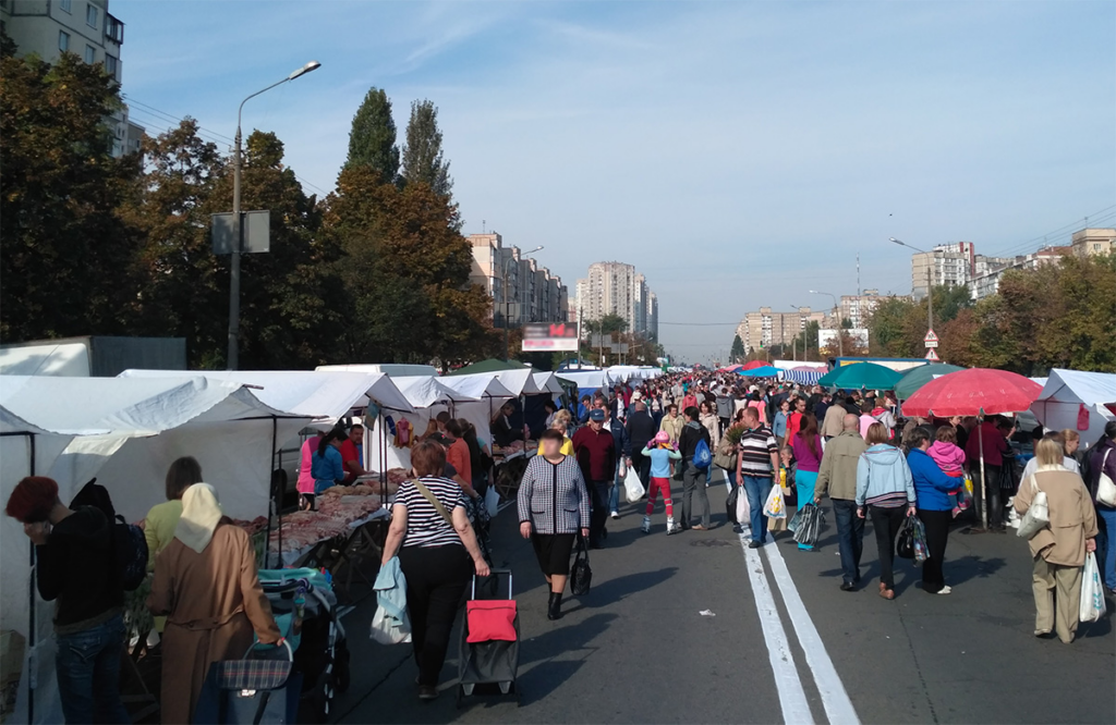 Де працюють продуктові ярмарки сьогодні у Києві 28 квітня 2026: повний список адрес та ціни на продукти