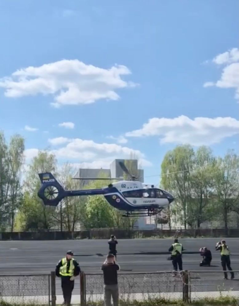 Медики та Нацполіція гелікоптером доставили донорське серце 17-річному Максиму з Рівненщини
