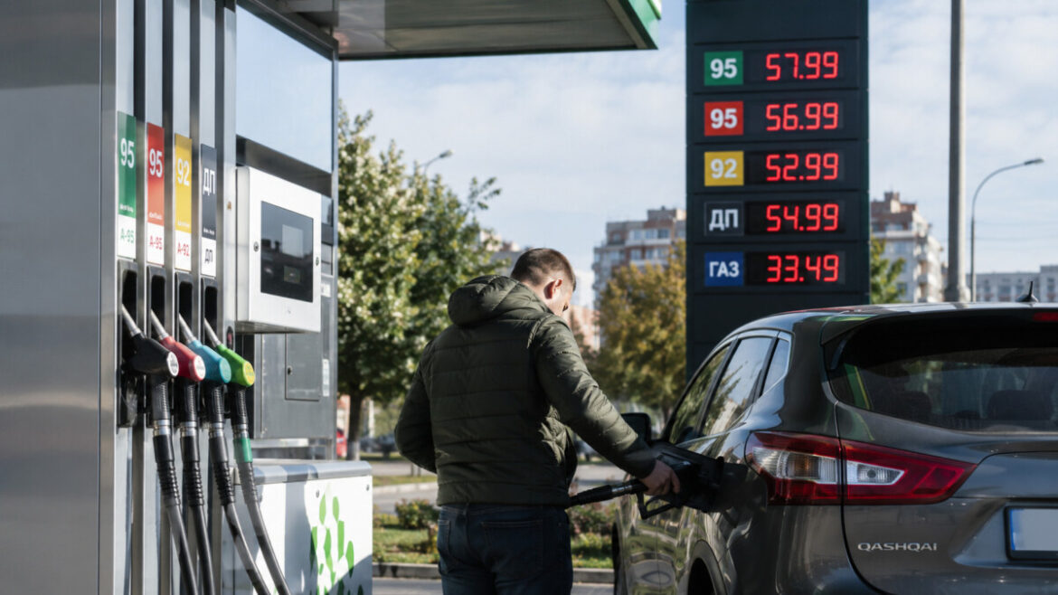Бензин в Україні знову подорожчав 20 травня: які ціни встановили OKKO, WOG, SOCAR та Укрнафта, де дешевше заправитися.