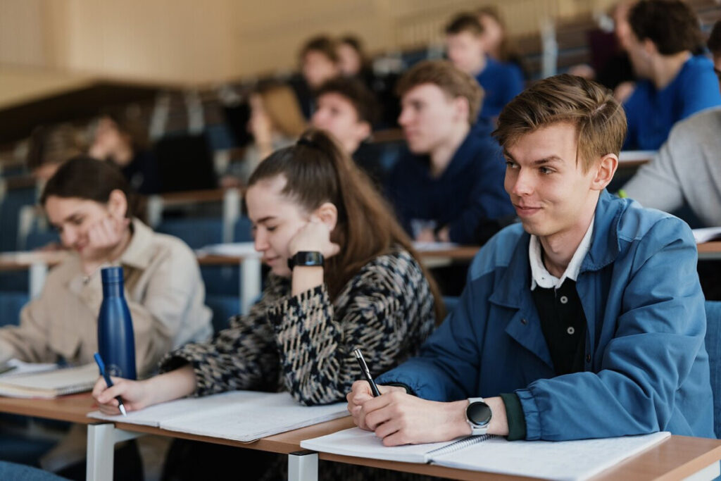 Стипендії студентам з 1 вересня 2026 року: хто отримає від 3 020 до 20 000 грн