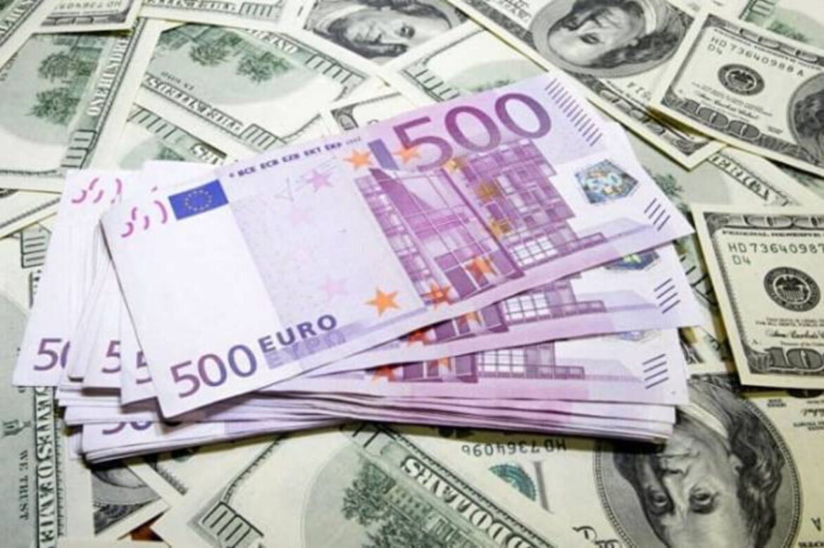 Курс валют 17 червня: долар продають від 45,00 грн, євро — від 52,30 грн. Де вигідніше купити і продати валюту.