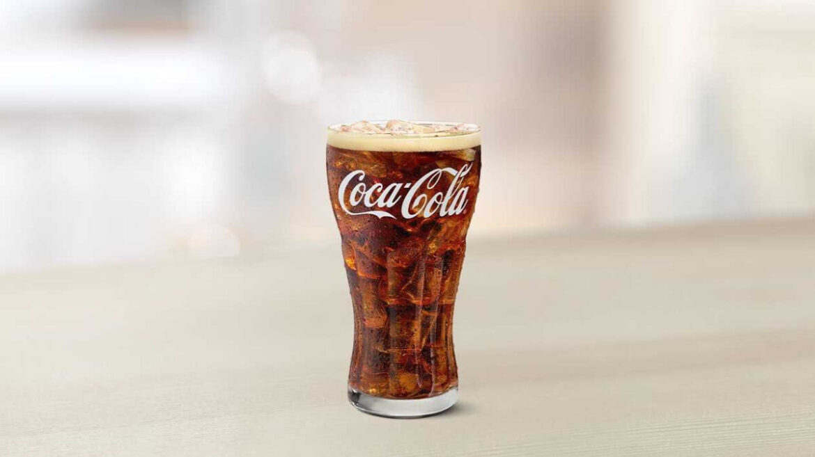 McDonald's змінює меню напоїв у США: Red Bull, Dirty Dr Pepper і рефрешери з’являються після 70 років союзу з Coca-Cola.
