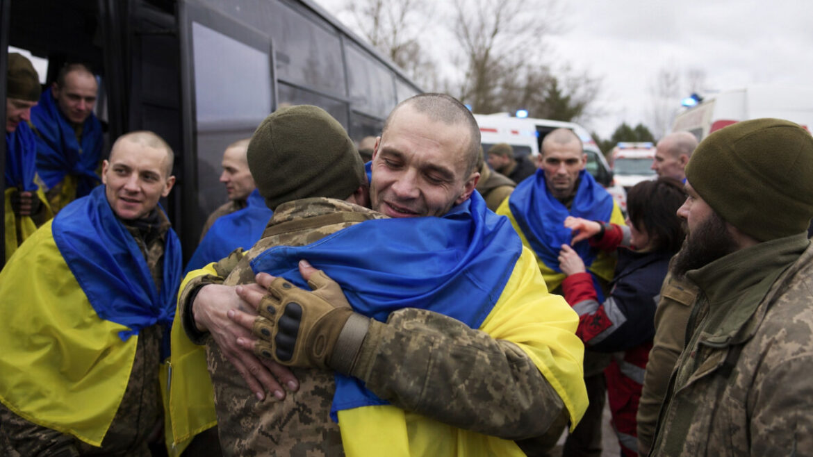 Обмін полоненими 26 червня повернув в Україну 160 військових, серед яких 115 захисників Маріуполя та 58 офіцерів.