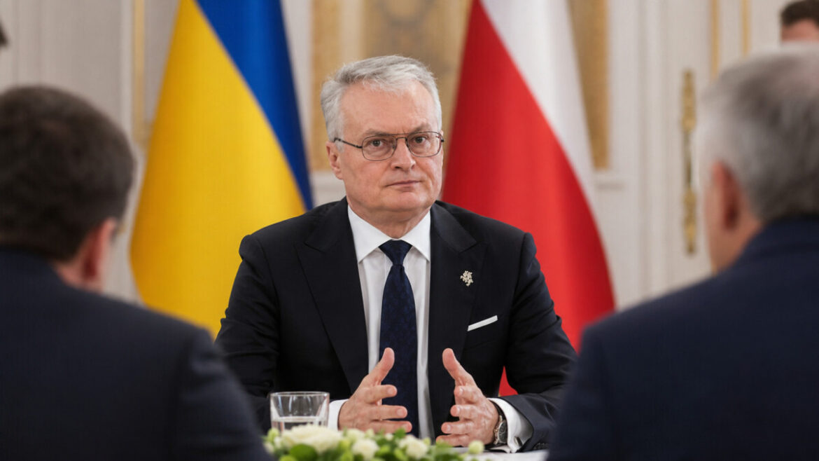 Науседа готовий стати посередником між Україною та Польщею після суперечки через Орден Білого Орла та рішення Кароля Навроцького.