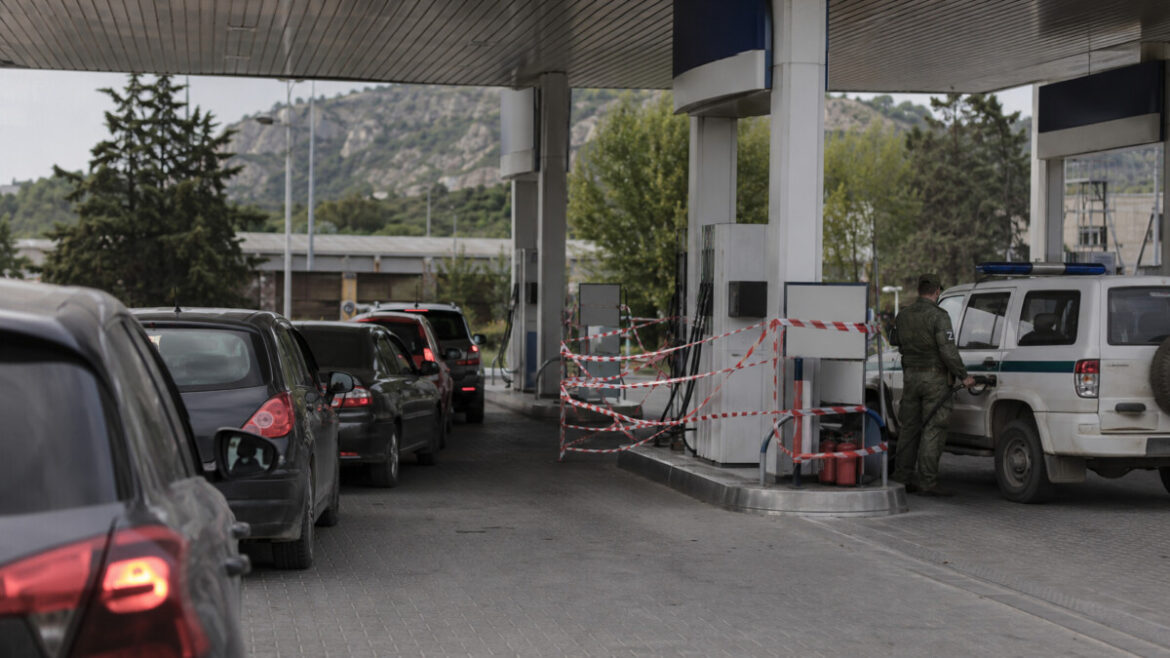 У Криму заборонили продаж бензину населенню та бізнесу з 9:00 21 червня. Пальне відпускають лише окупаційним державним службам.