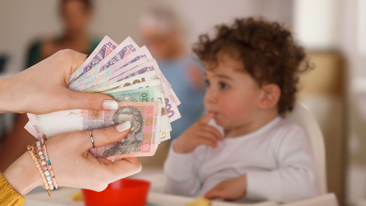 єЯсла у "Дії" дозволяють батькам оформити дитячі виплати онлайн без черг у ЦНАП, 8 000 грн щомісяця на дитину.