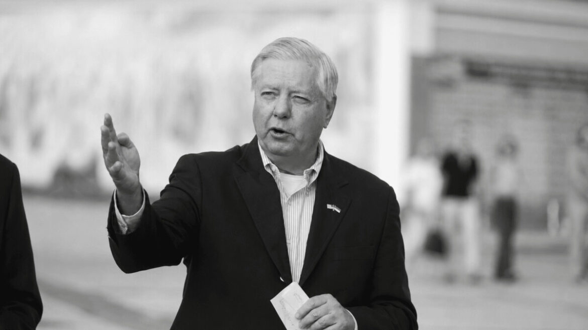 Смерть Ліндсі Грема підтвердив офіс сенатора. Політик помер у 71 рік після раптової хвороби. Зеленський висловив співчуття.