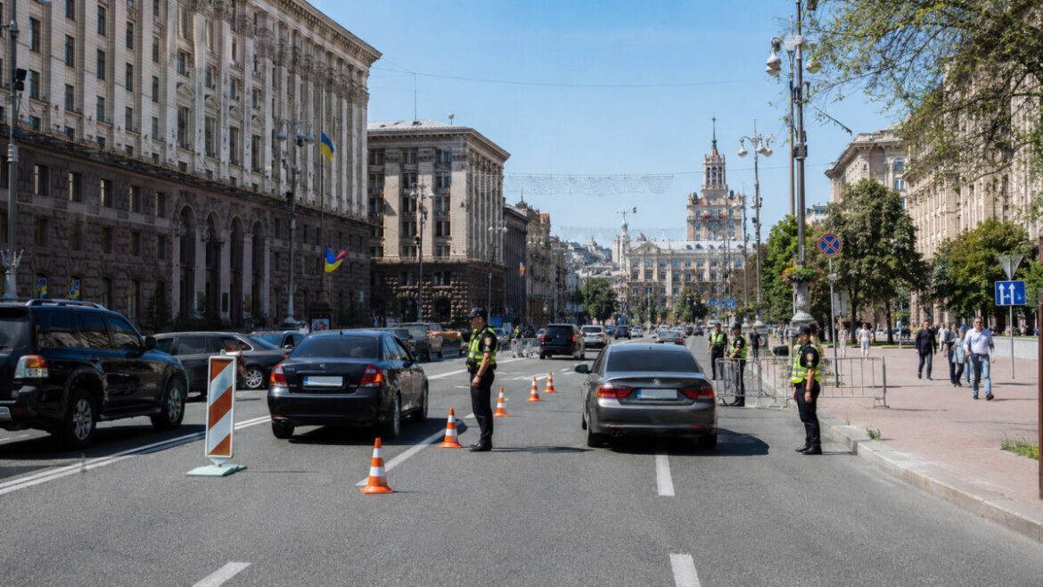 Обмеження руху в Києві 15 липня діятимуть у центрі через охоронні заходи за участю іноземних делегацій. Водіїв просять змінити маршрути.