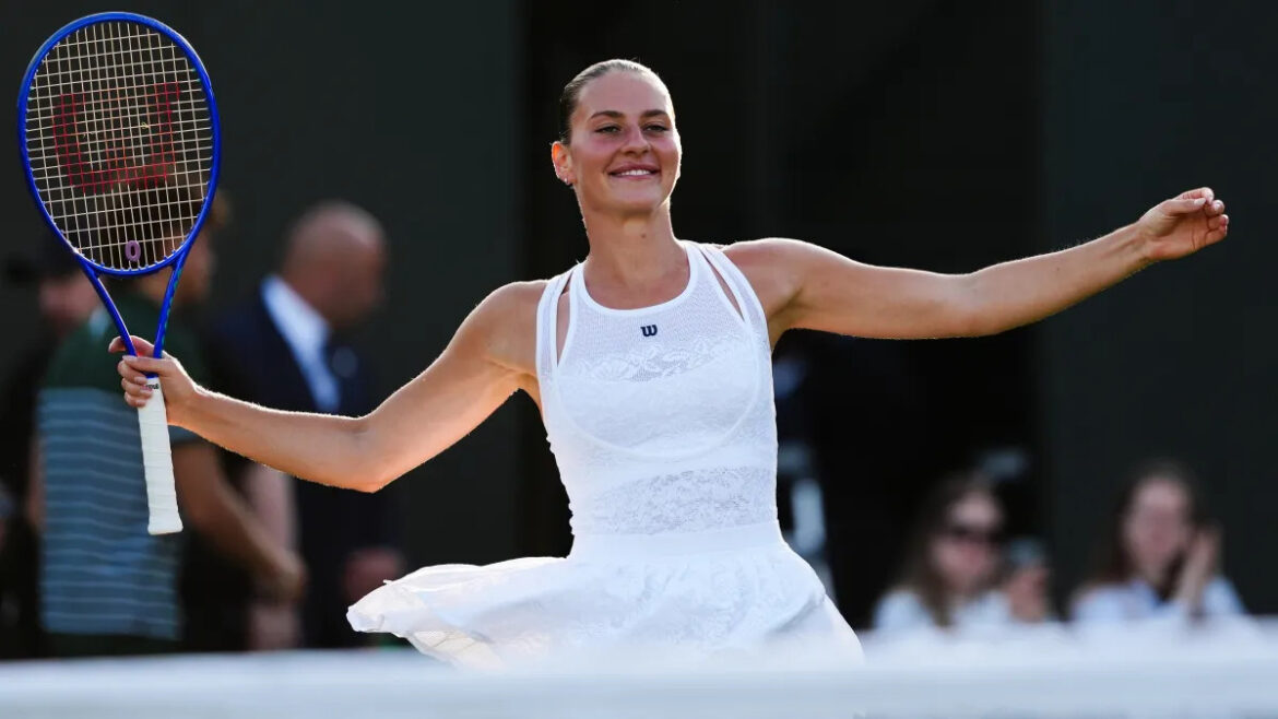 Марта Костюк перемогла Емму Наварро 6:2, 4:6, 6:1 та вперше вийшла до 1/8 фіналу Вімблдону. Наступна суперниця — Ешлін Крюгер.