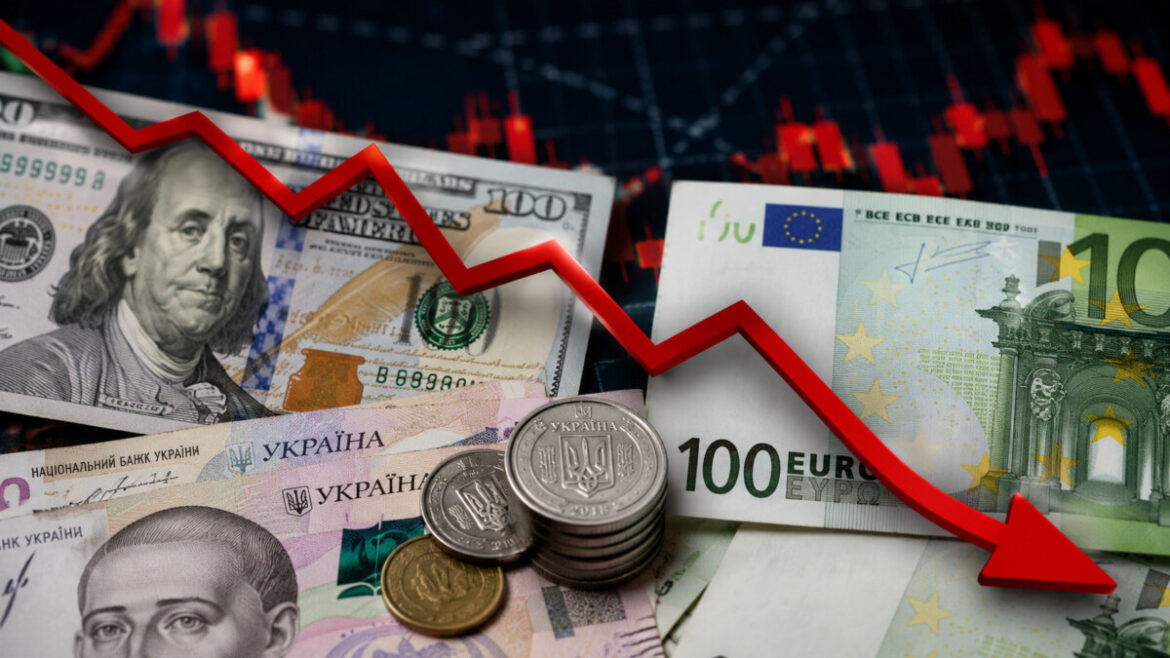 Курс валют на 6 липня 2026 року знизився. Порівнюємо долар і євро в ПриватБанку, Ощадбанку, Monobank, ПУМБ та обмінниках.