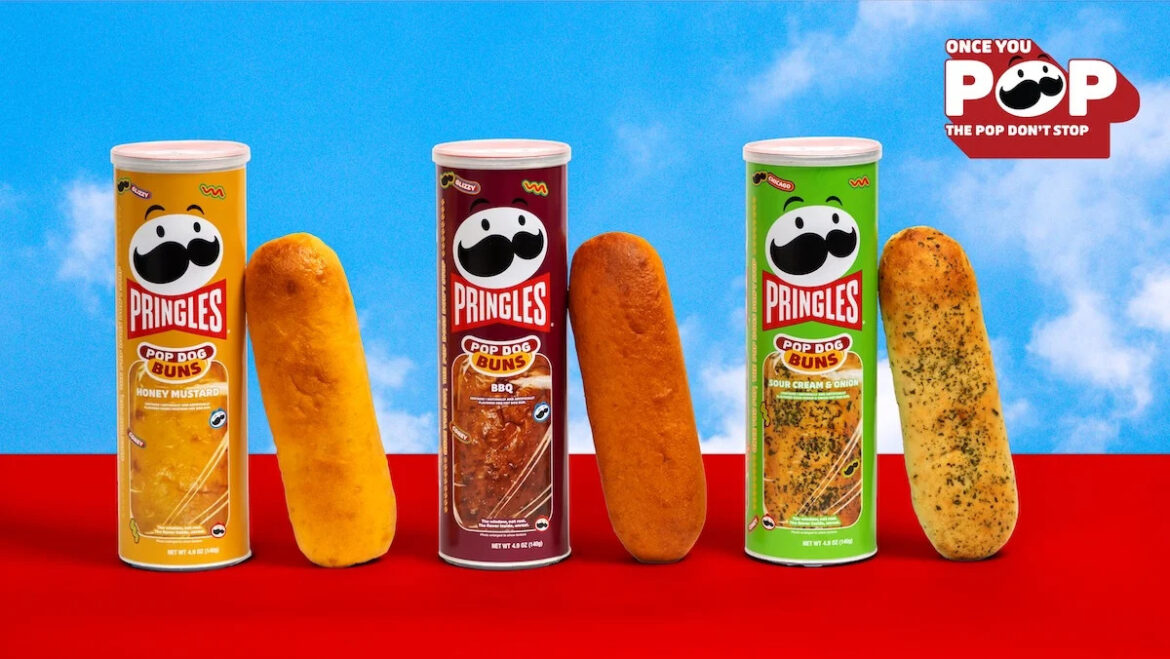 Pringles Pop Dog Buns вийдуть 8 липня 2026 року: картопляні булочки отримали смаки Sour Cream & Onion, BBQ та Honey Mustard.