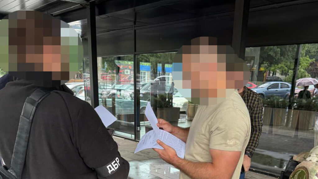 ДБР повідомило про підозру двом військовим полку «Скеля» через катування побратимів