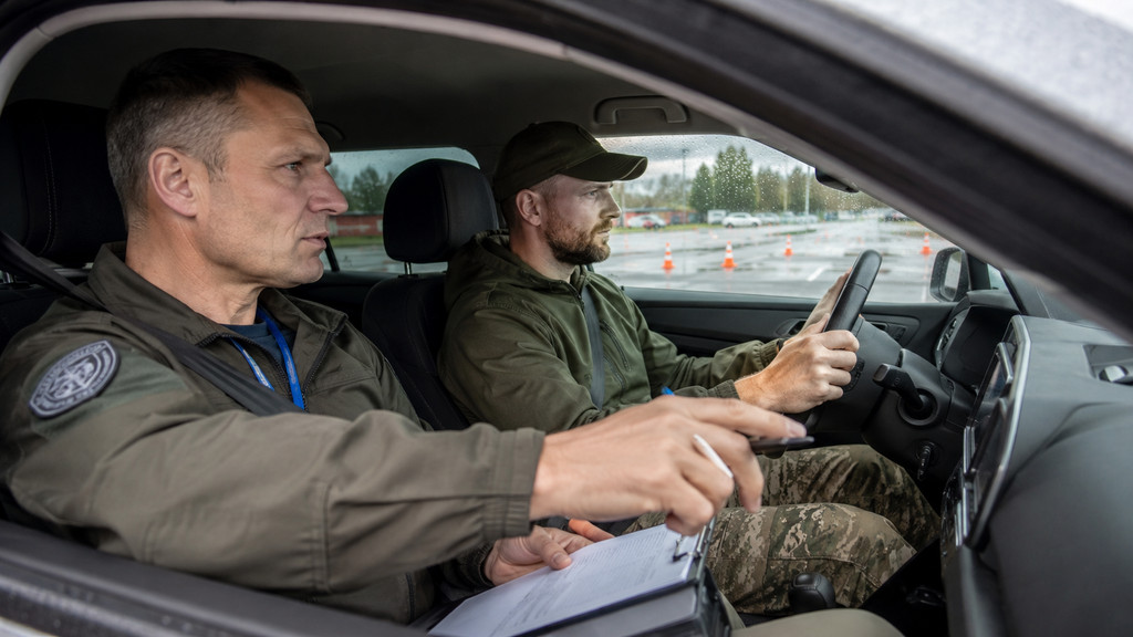 У Києві відкрили автошколу для ветеранів з інвалідністю: як проходитиме навчання