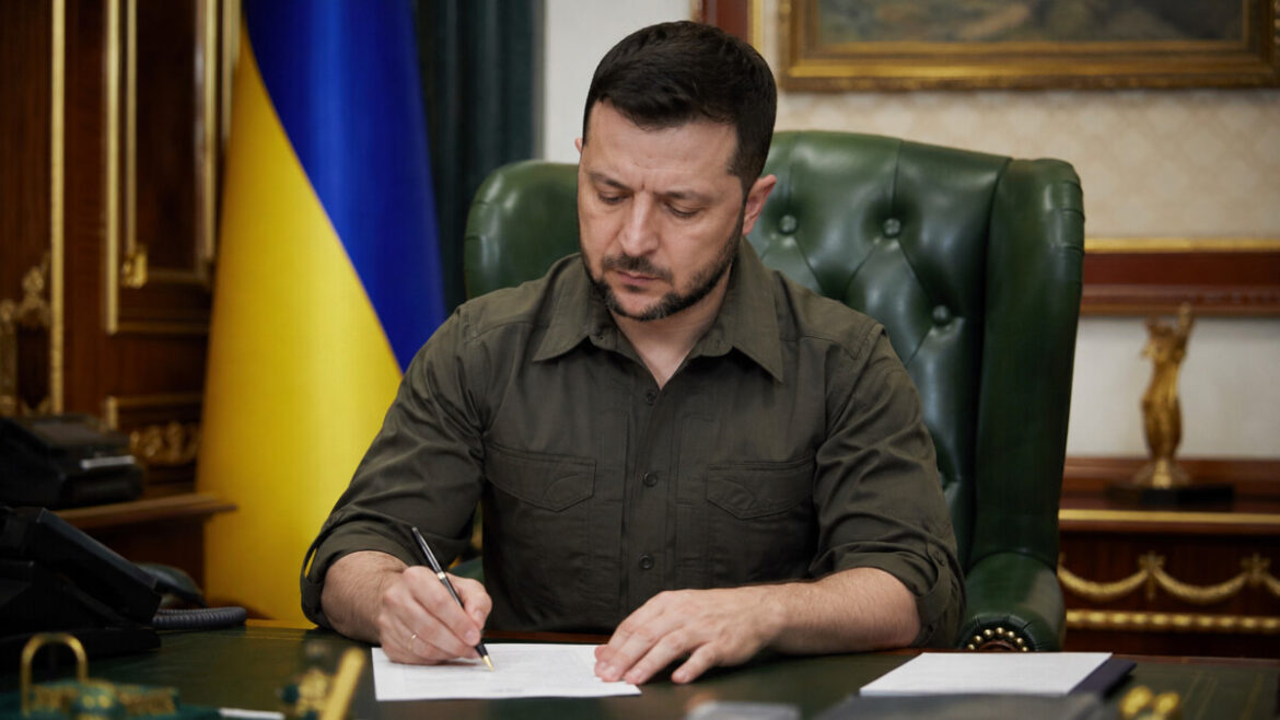 Зеленський звільнив послів України у Хорватії, Албанії, Чорногорії та Пакистані. Хто залишив посади та які укази підписав президент.