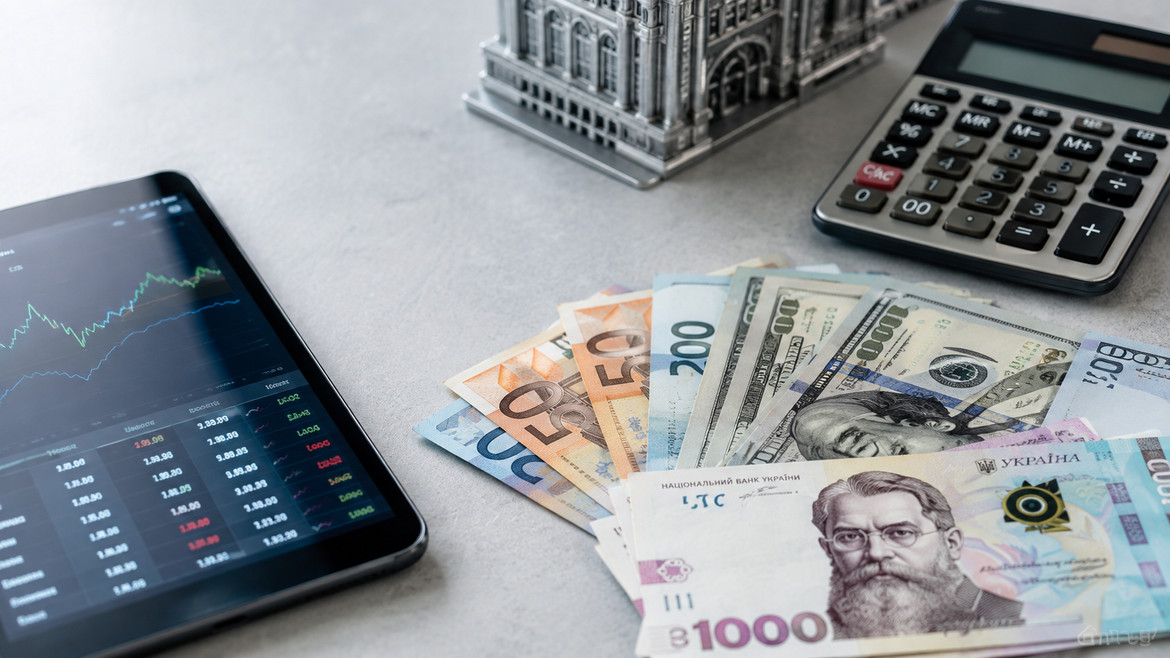Курс долара на 1 вересня становить 44,52 грн, євро — 51,63 грн. НБУ зміцнив гривню, а експерти пояснили ризики початку осені.
