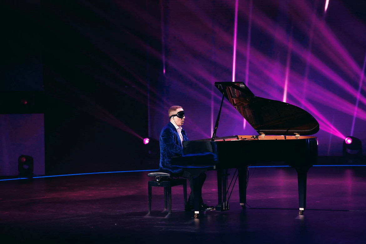 MAESTROPIANO — 41-річний піаніст Олексій Бєглєцов, який отримав «золоту кнопку» та став фіналістом «Україна має талант» 2026.