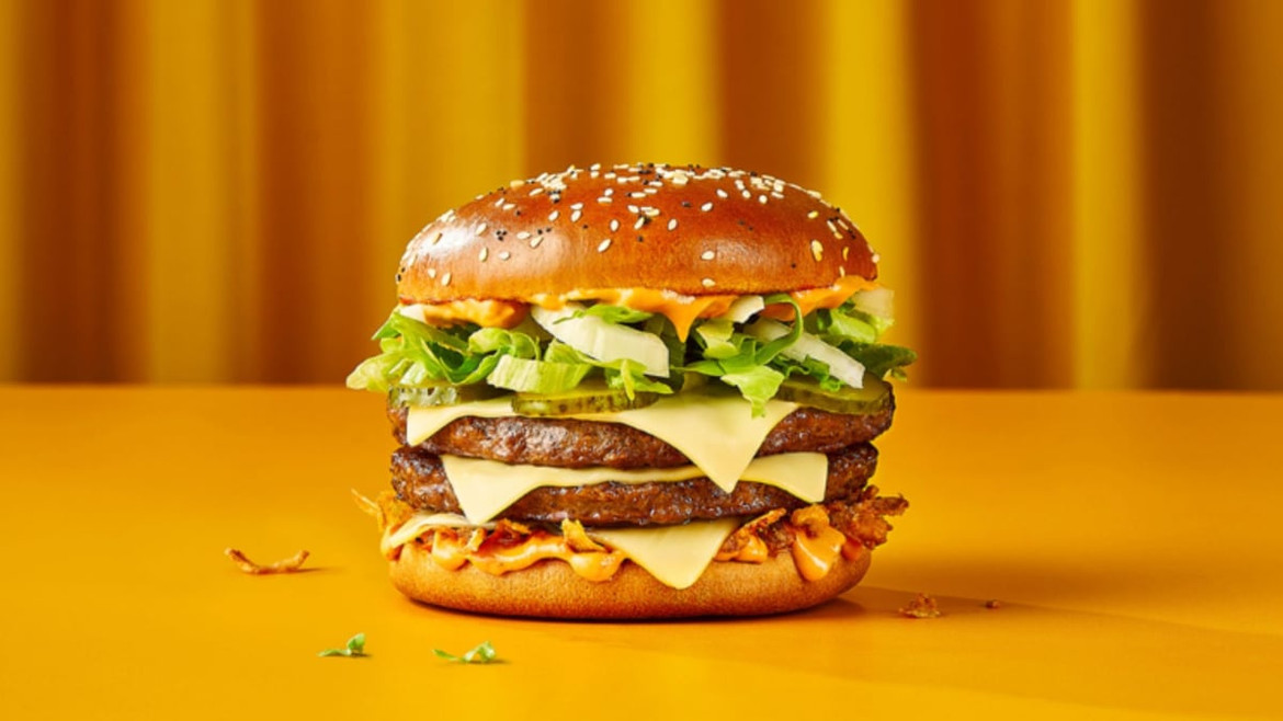 Біг Арч з’явився в McDonald’s Україна: склад нового бургера, вага 360 г, калорійність 1048 ккал, актуальні ціни та список міст.