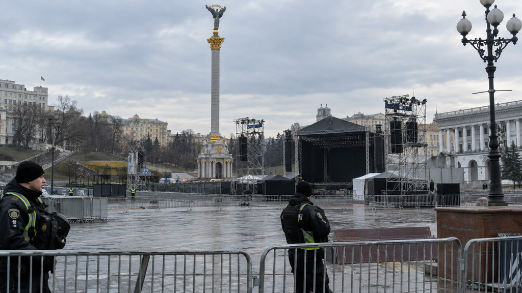 Масові заходи в Києві без укриттів заборонять: одночасно змінюють роботу метро та комендантську годину